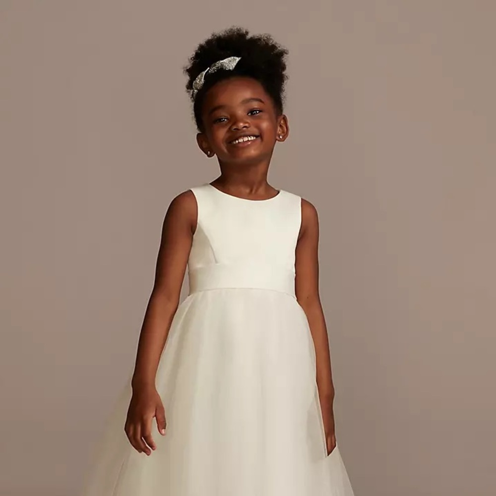 David's Bridal Satin Flower Girl Dress with Tulle Skirt 
STYLE# S1038 
Size 7
